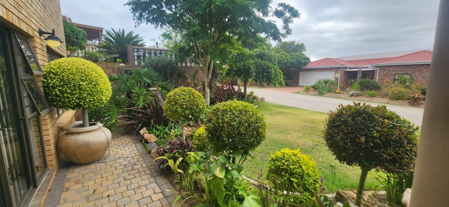 4 Bedroom Property for Sale in Fraaiuitsig Western Cape